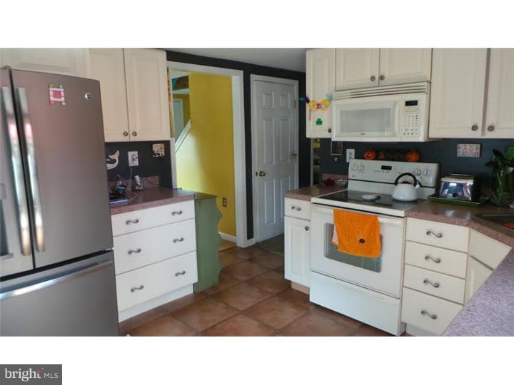 428 Rutledge Avenue Folsom, PA 19033 - Photo 10 of 25 Kitchen