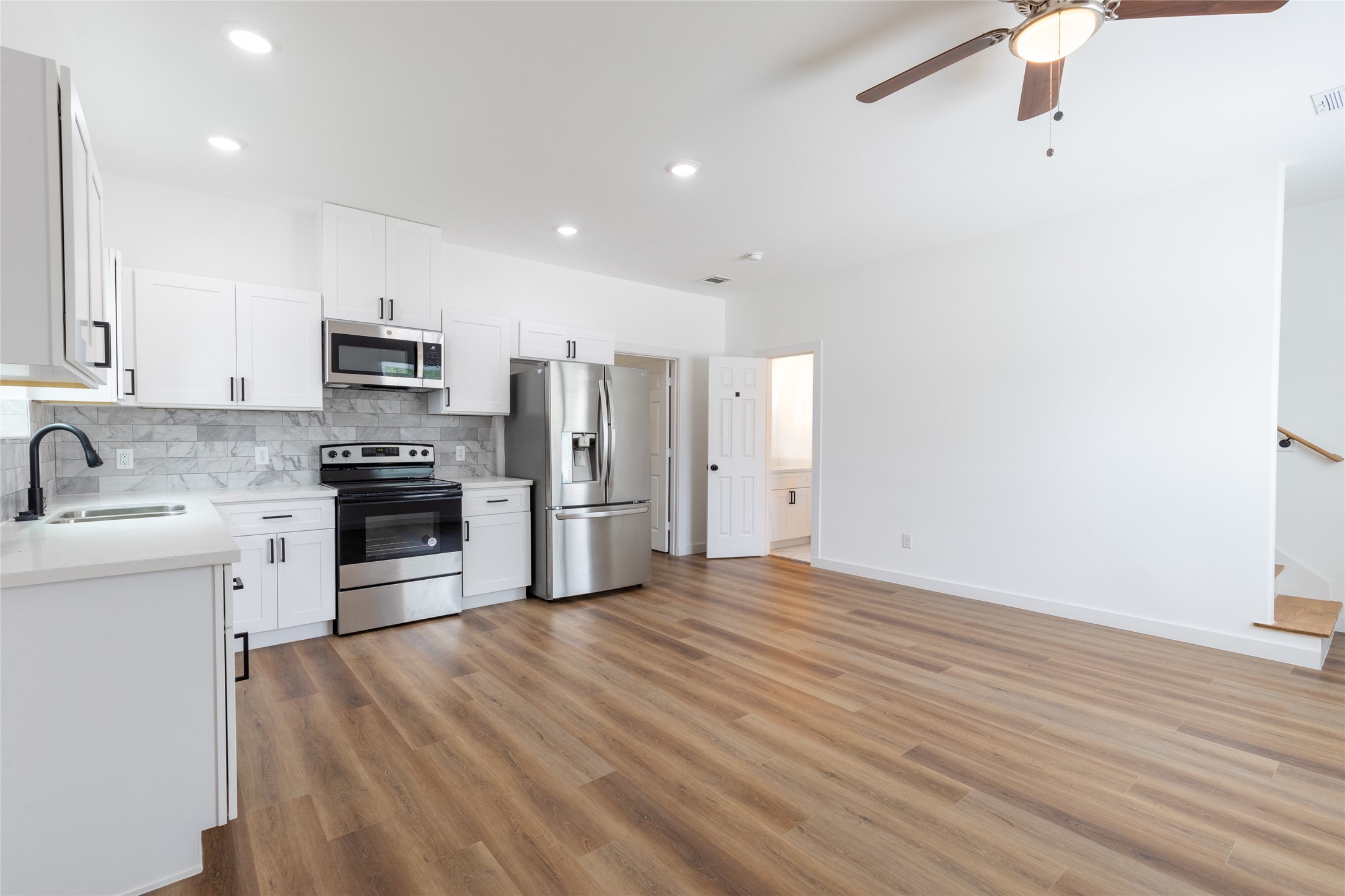 8210 Sparta Street, Unit B Houston, TX 77028 - Photo 4 of 17
