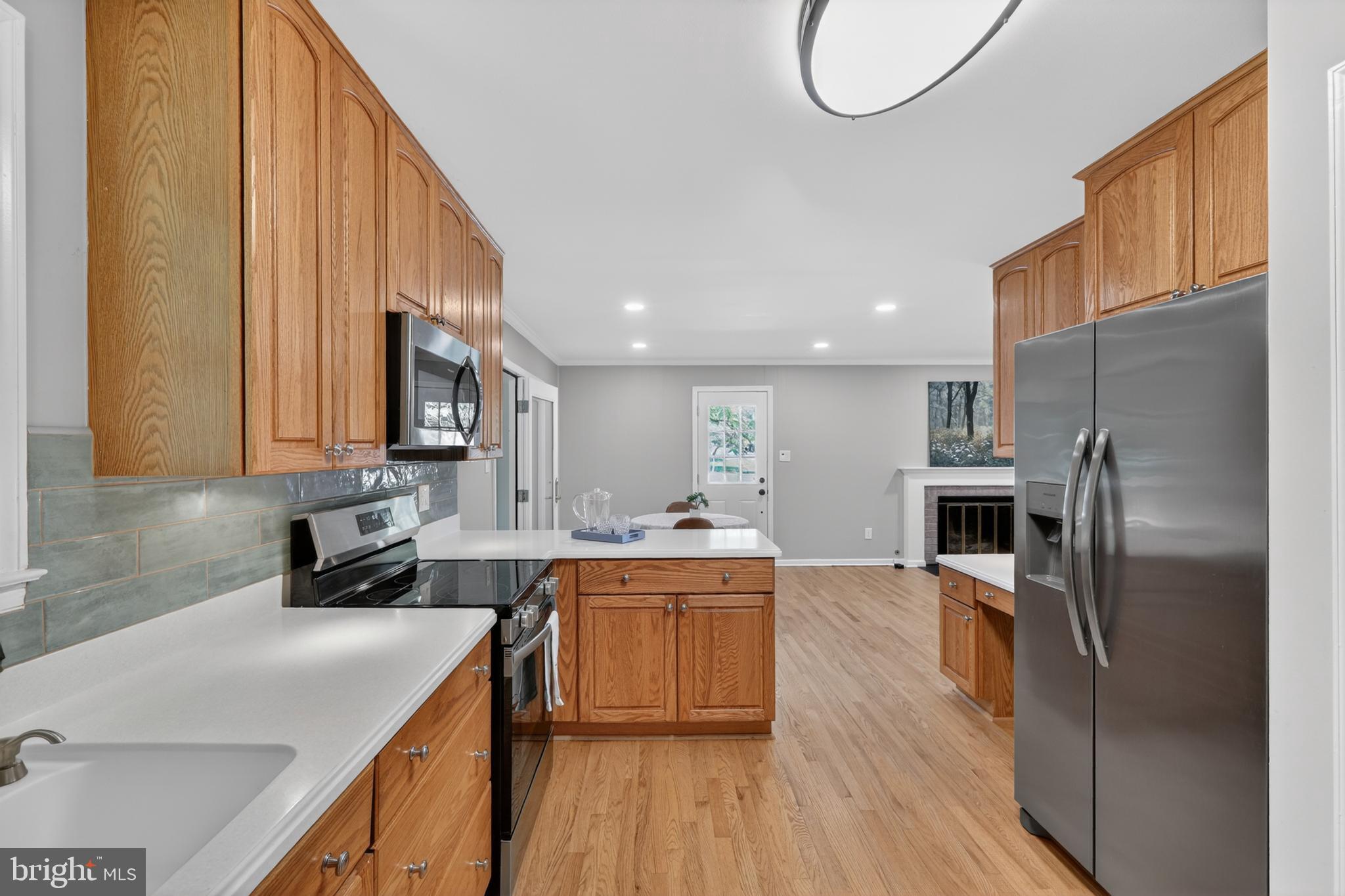 6710 Sydenstricker Road Springfield, VA 22153 - Photo 5 of 45