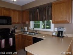 965 Ravine Terrace Court Rochester, MI 48307 - Photo 17 of 34 Updated Kitchen