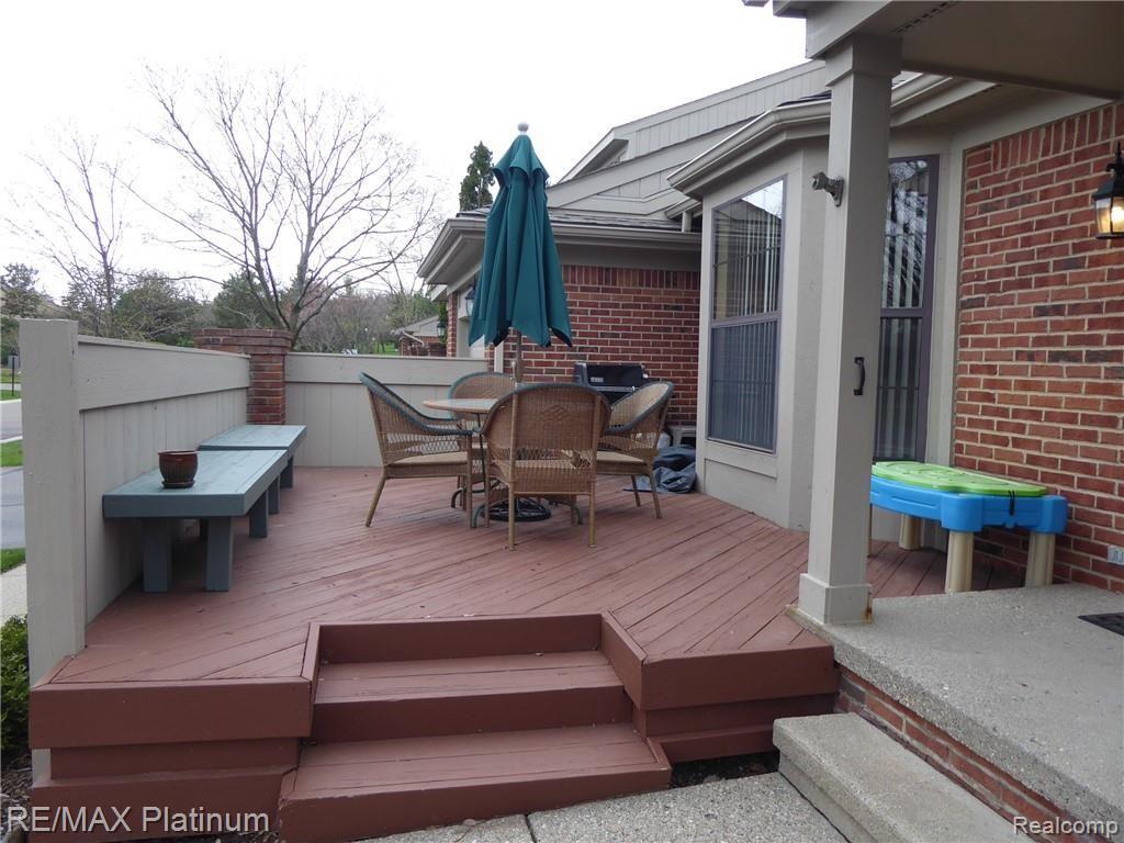 7239 Westchester Road West Bloomfield, MI 48322 - Photo 20 of 20 Deck