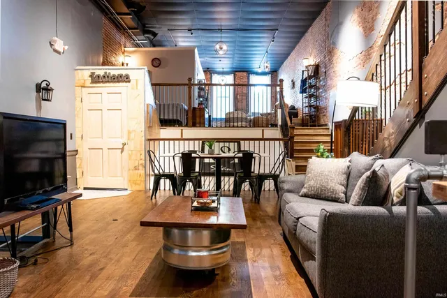 $390,000 | 116 Main Street, Vincennes, IN 47591