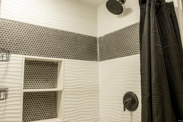 $390,000 | 116 Main Street, Vincennes, IN 47591