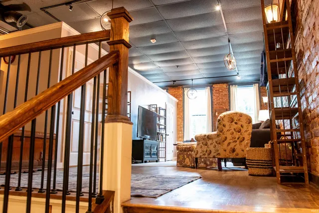 $390,000 | 116 Main Street, Vincennes, IN 47591