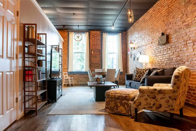 $390,000 | 116 Main Street, Vincennes, IN 47591