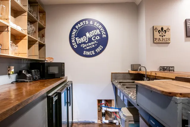 $390,000 | 116 Main Street, Vincennes, IN 47591