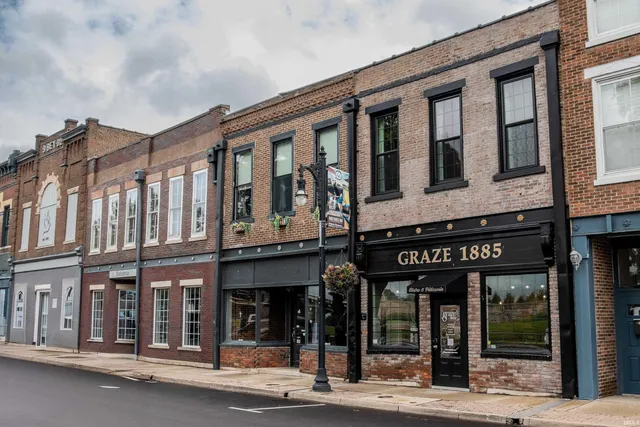 $390,000 | 116 Main Street, Vincennes, IN 47591