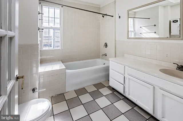 $2,300 | 804 West 24th Street, Wilmington, DE 19802