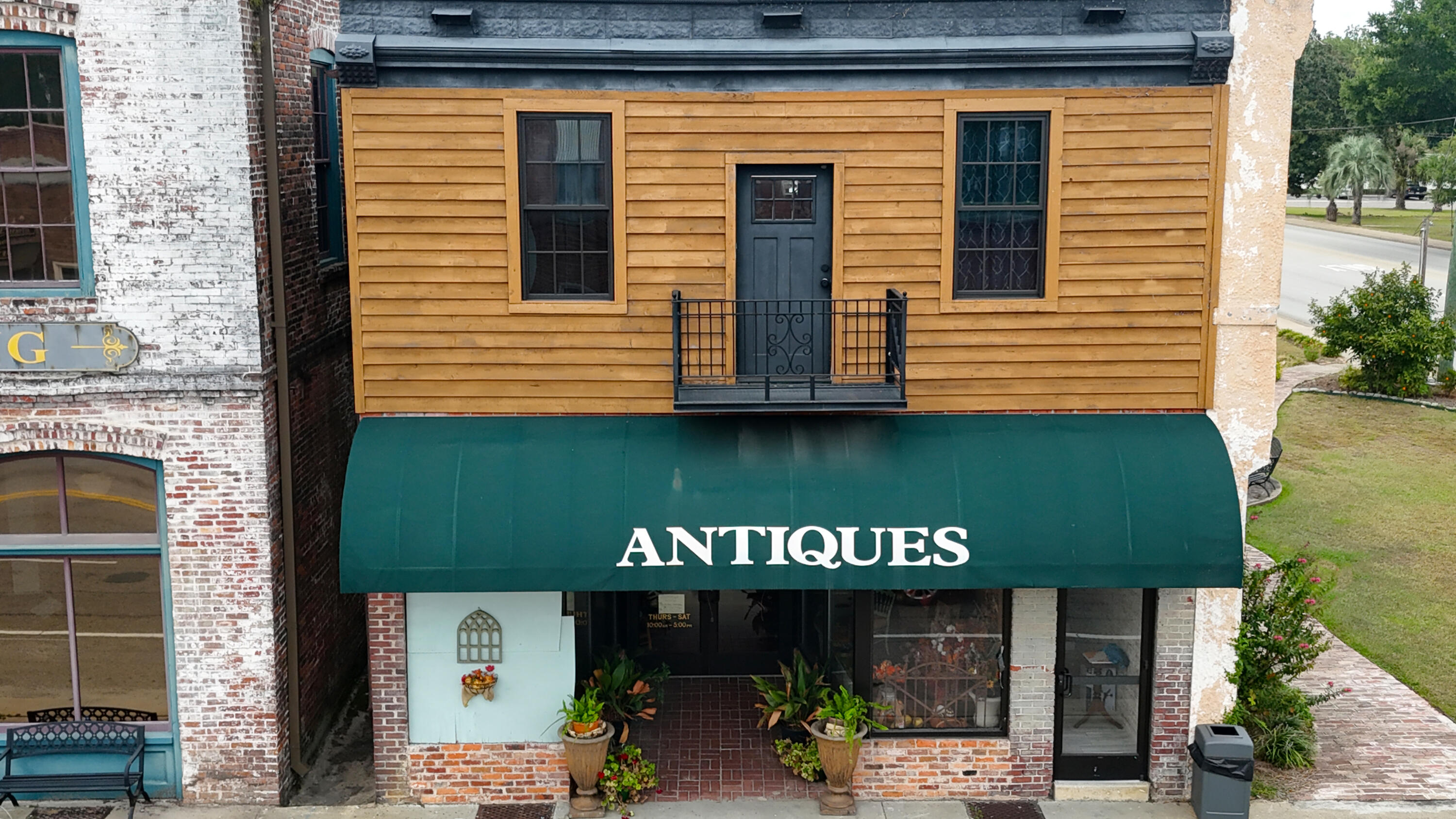 227 North Parler Avenue St. George, SC 29477 - Photo 7 of 32 Front Antique Store and Balcony apartmen