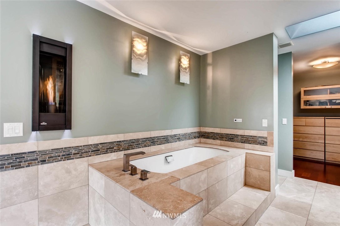 4537 Southwest Director Street Seattle, WA 98136 - Photo 20 of 25 Gallery Image 20