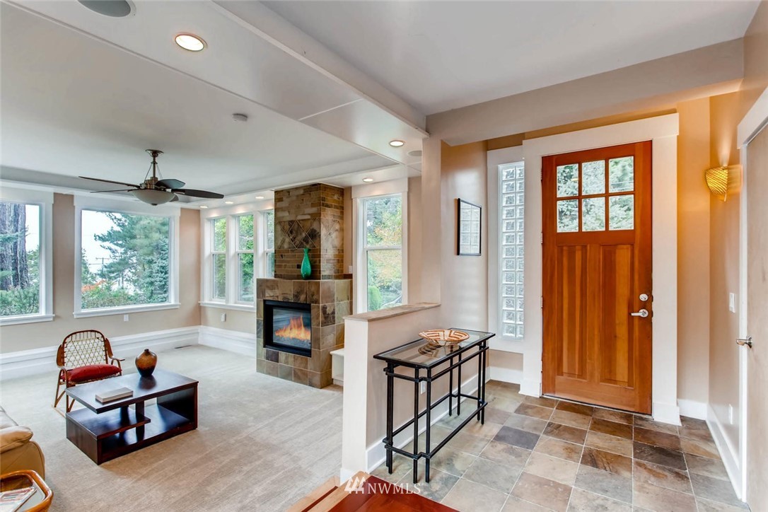 4537 Southwest Director Street Seattle, WA 98136 - Photo 4 of 25 Gallery Image 4