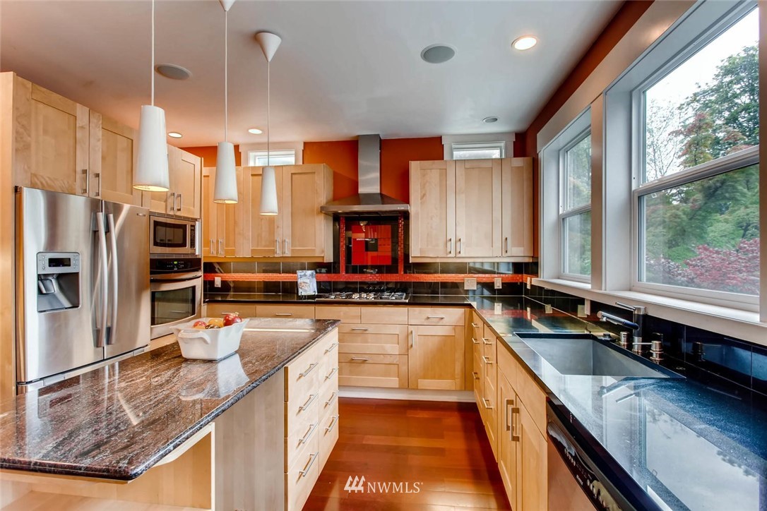 4537 Southwest Director Street Seattle, WA 98136 - Photo 9 of 25 Gallery Image 9