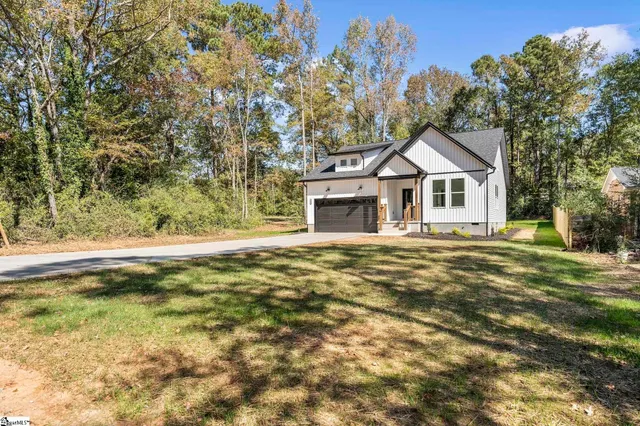 $324,900 | 304 Palmetto Parkway, Belton, SC 29627