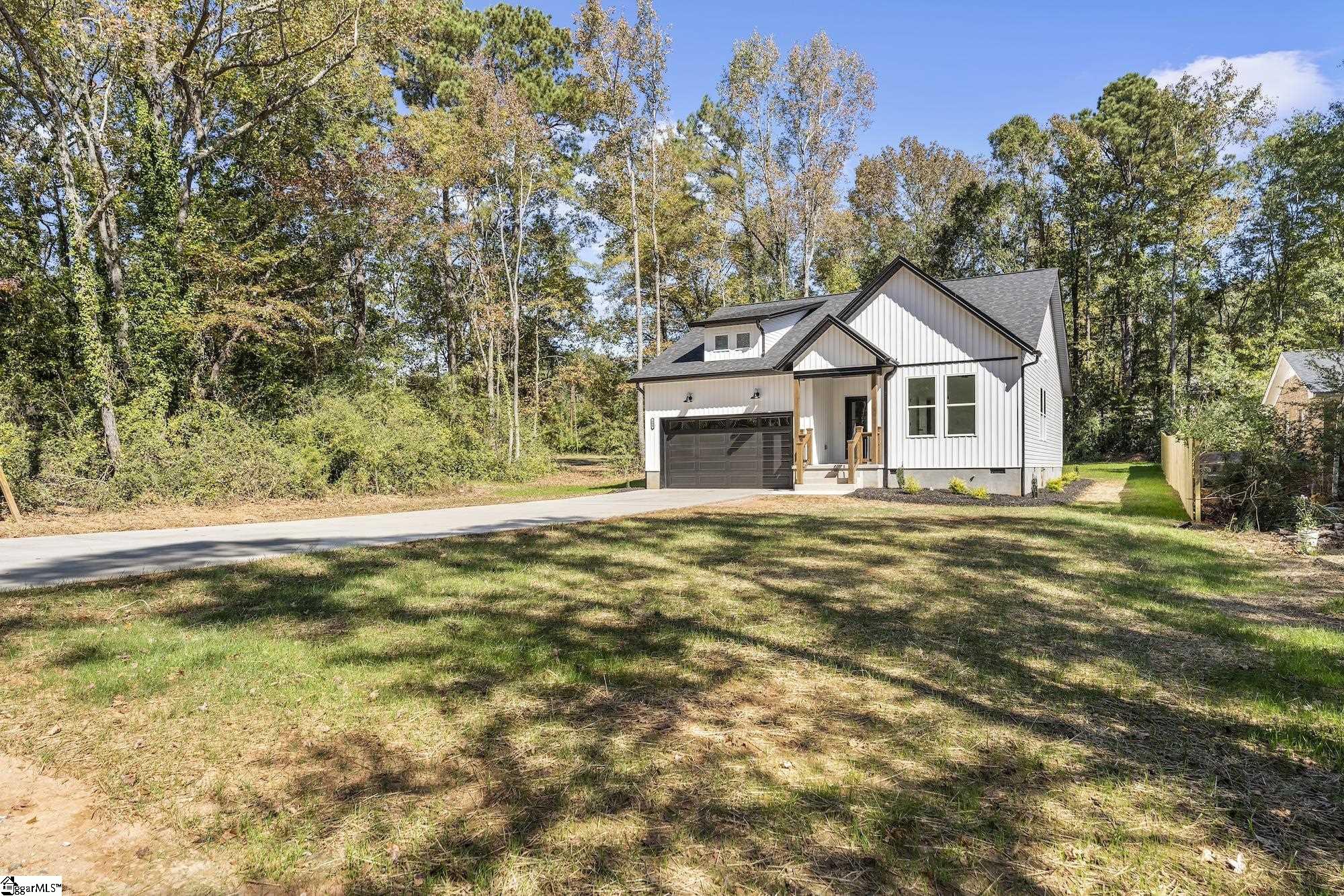 304 Palmetto Parkway Belton, SC 29627 - Photo 2 of 31