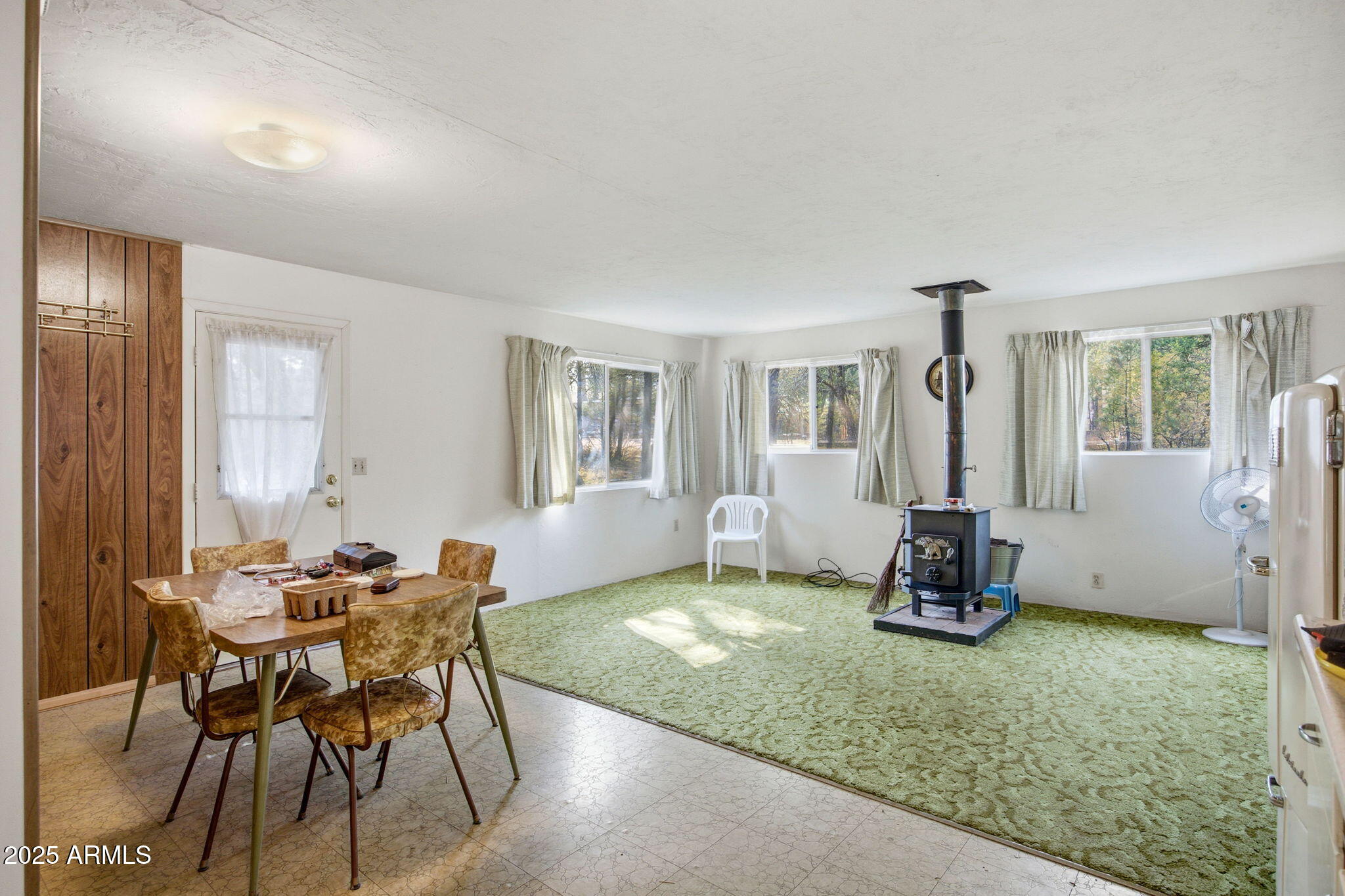 2887 Center Road Overgaard, AZ 85933 - Photo 12 of 31 a view of a livingroom with furniture