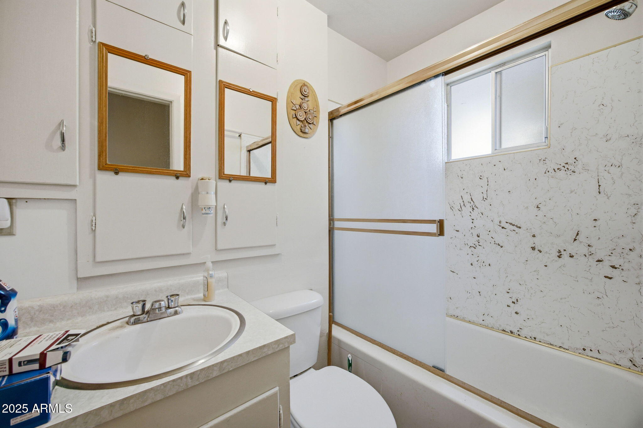 2887 Center Road Overgaard, AZ 85933 - Photo 15 of 31 a bathroom with a bathtub and a sink