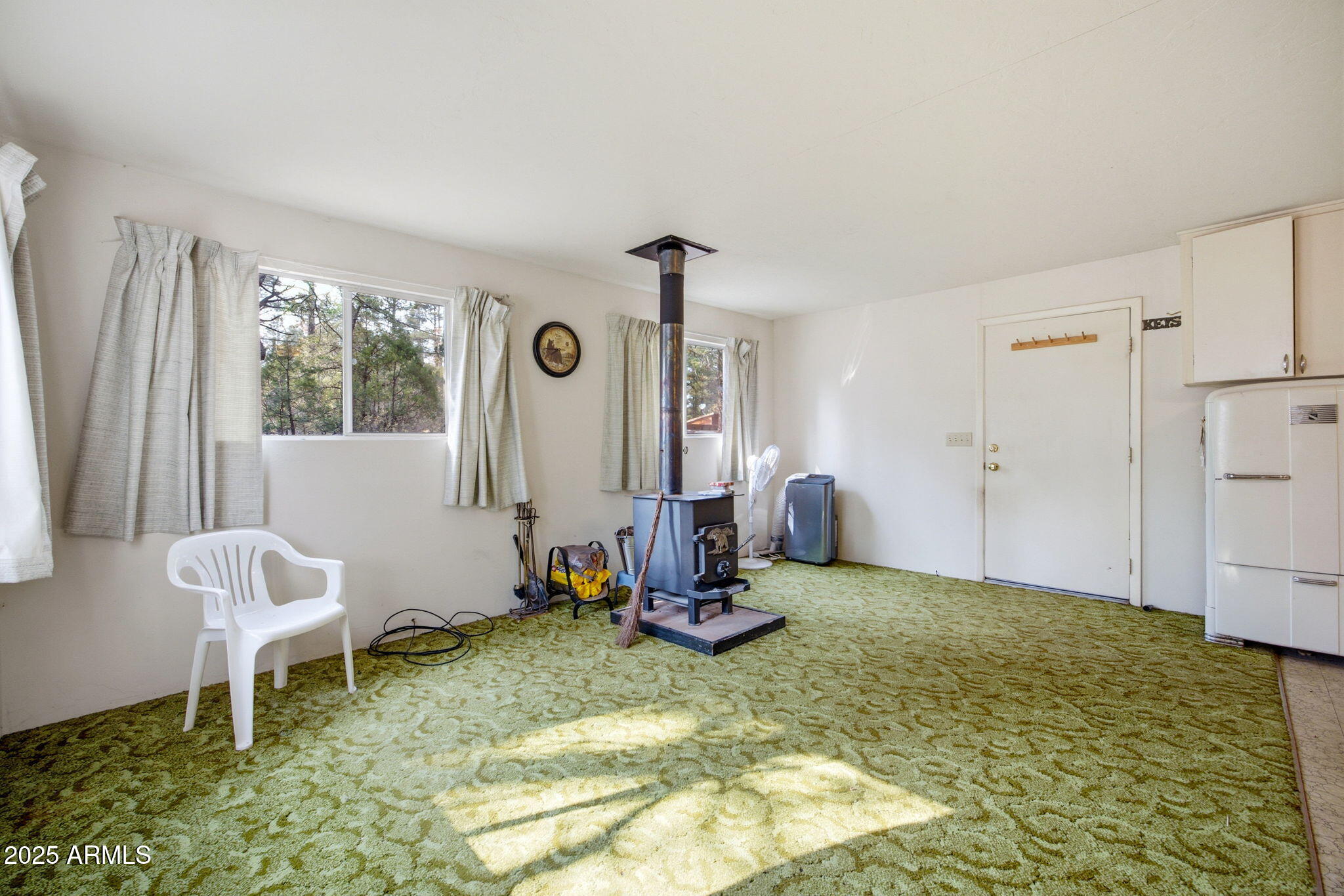 2887 Center Road Overgaard, AZ 85933 - Photo 7 of 31 a room with gym equipment and a window