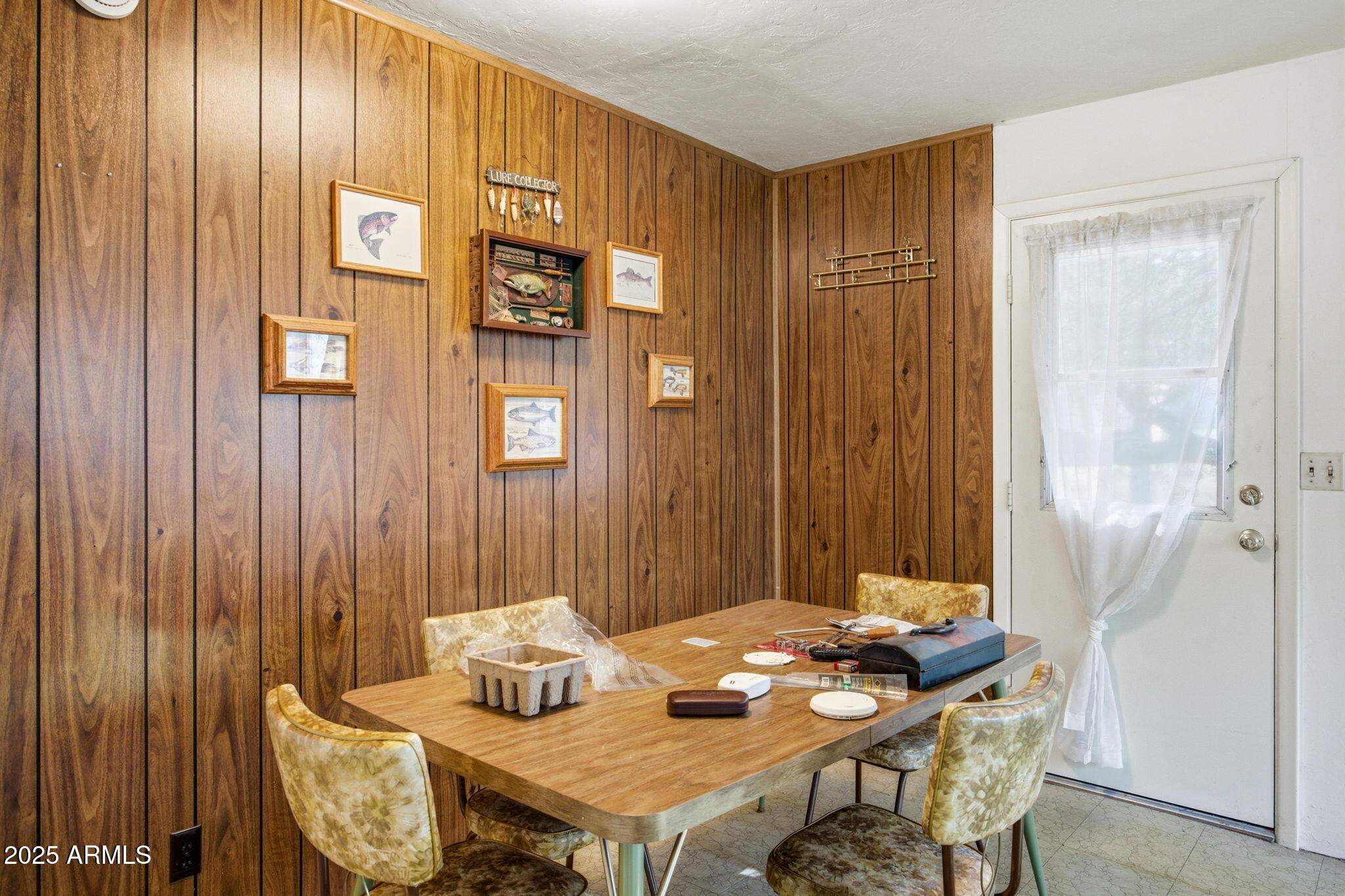 2887 Center Road Overgaard, AZ 85933 - Photo 9 of 31 a dining room with furniture and window