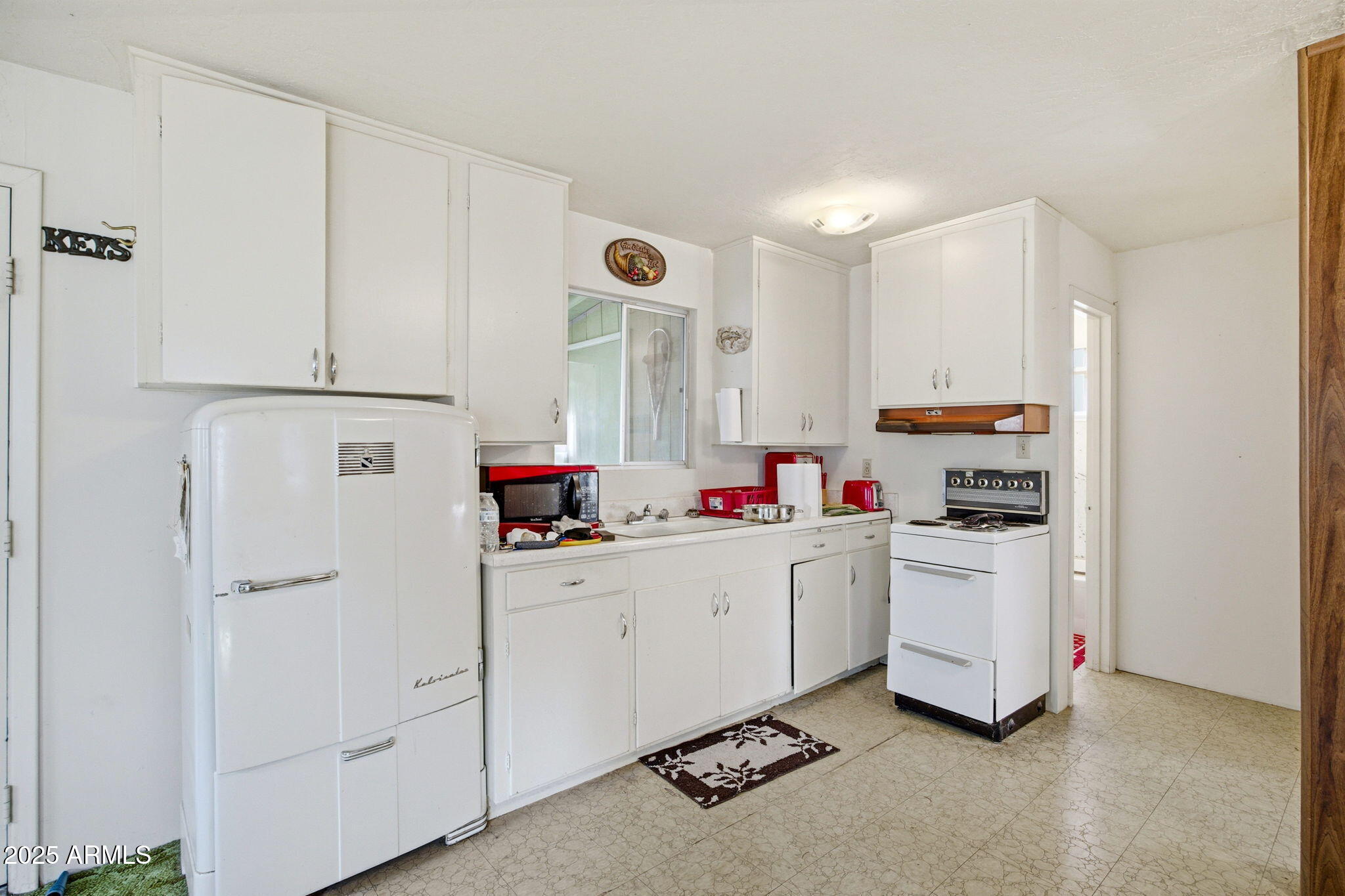 2887 Center Road Overgaard, AZ 85933 - Photo 10 of 31 a utility room with cabinets washer and dryer