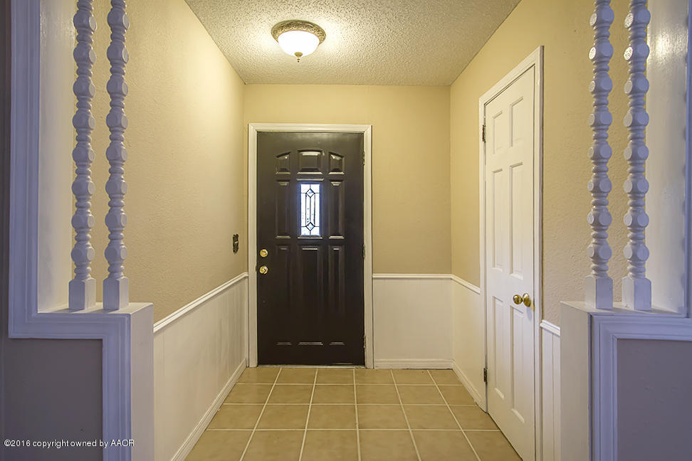 6815 Rochelle Lane Amarillo, TX 79109 - Photo 2 of 21 Entry