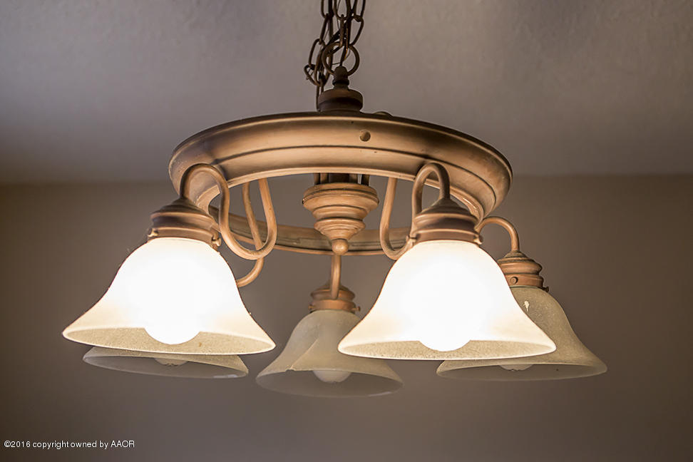 6815 Rochelle Lane Amarillo, TX 79109 - Photo 12 of 21 Beautiful light fixtures