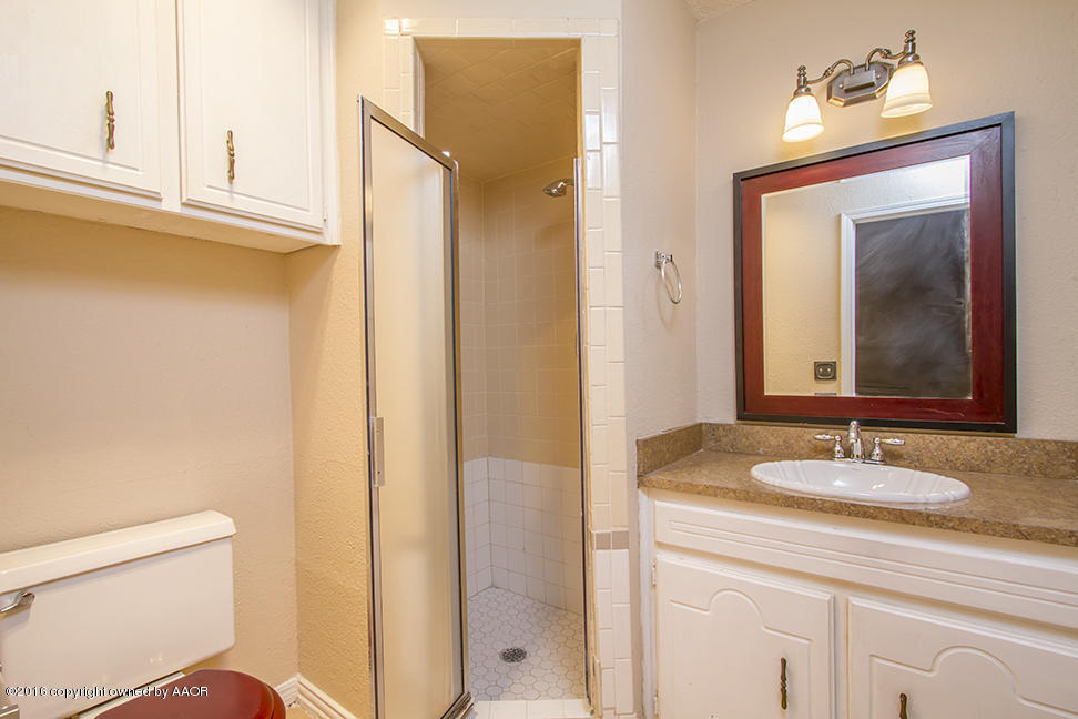 6815 Rochelle Lane Amarillo, TX 79109 - Photo 14 of 21 Master Bath