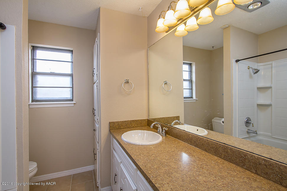 6815 Rochelle Lane Amarillo, TX 79109 - Photo 18 of 21 Bathroom