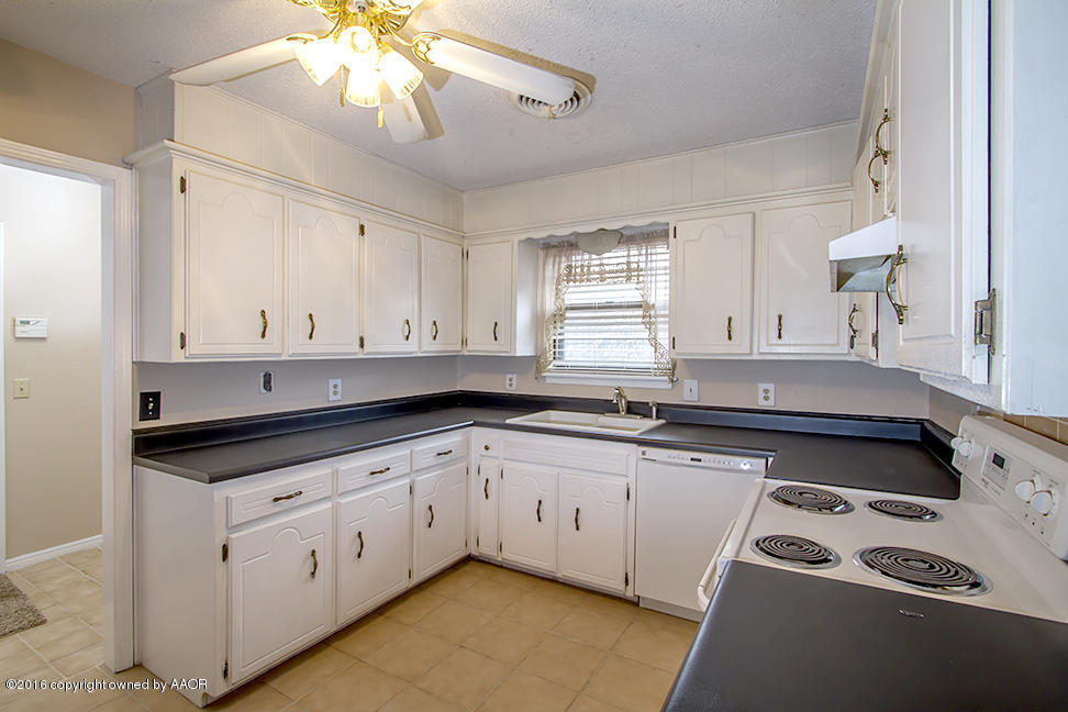 6815 Rochelle Lane Amarillo, TX 79109 - Photo 6 of 21 Kitchen