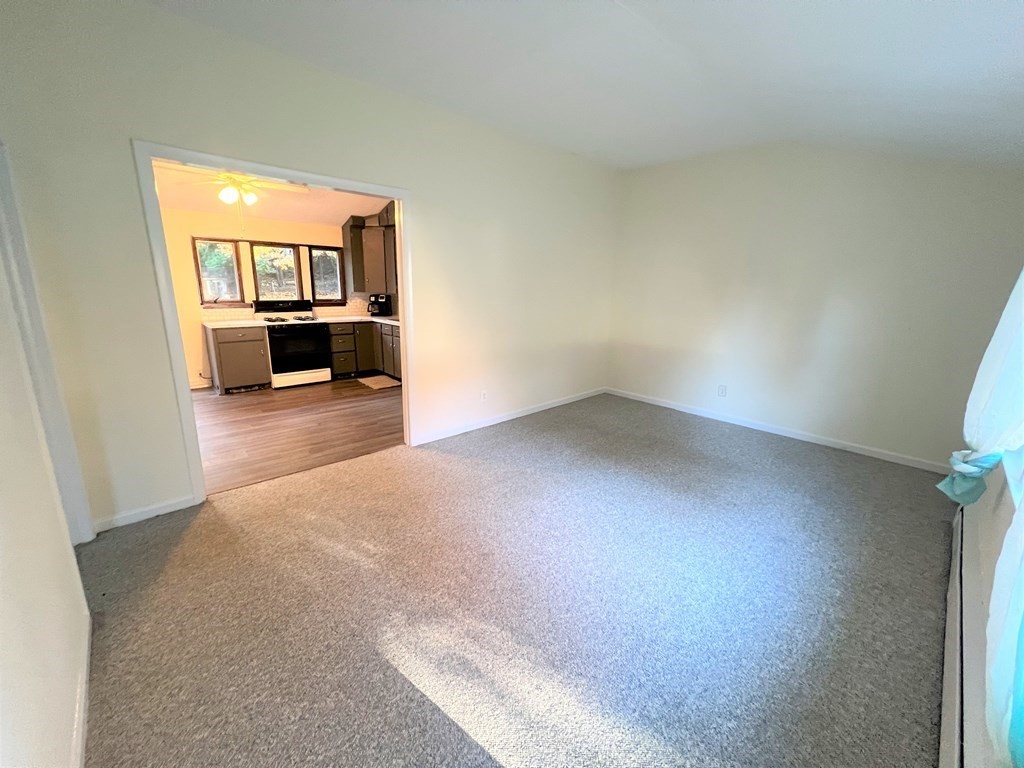 186 Corcoran Boulevard Springfield, MA 01118 - Photo 10 of 39