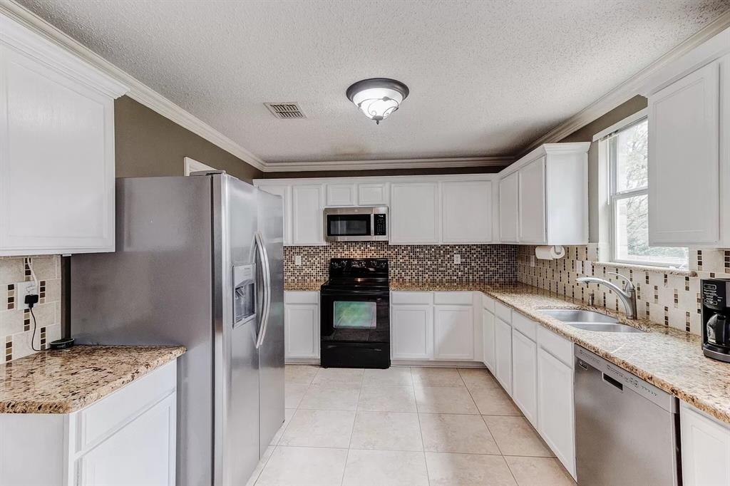 3601 McClintick Road McKinney, TX 75070 - Photo 10 of 24 a kitchen with stainless steel appliances granite countertop a refrigerator and a sink
