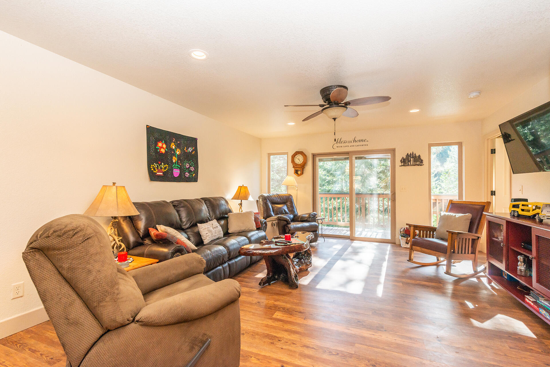 851 Mountain Aire Road Trinity Center, CA 96091 - Photo 7 of 50 Living Room