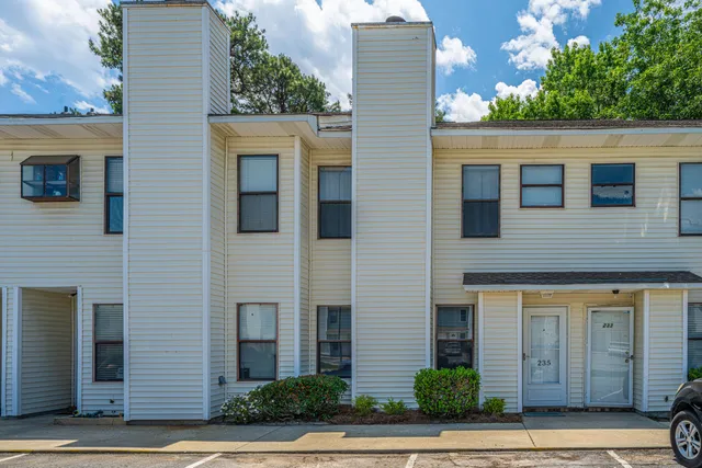 $200,000 | 235 Pineshadow Drive, Goose Creek, SC 29445