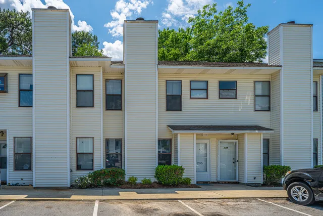 $200,000 | 235 Pineshadow Drive, Goose Creek, SC 29445