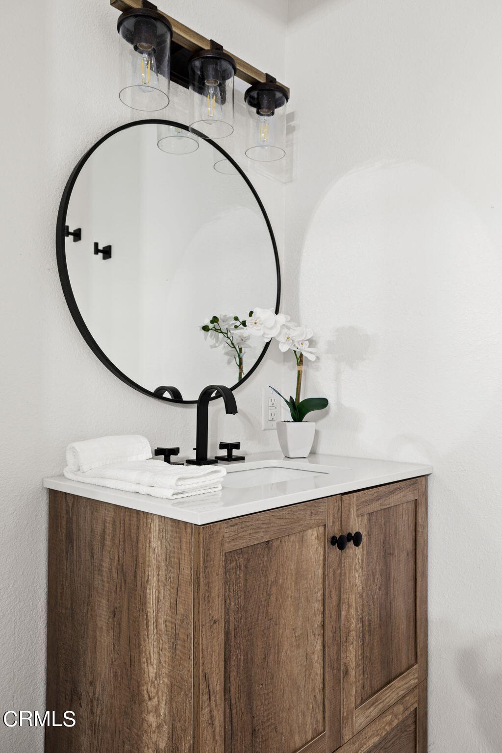 3421 Sunset Lane Oxnard, CA 93035 - Photo 41 of 59 41-web-or-mls-UpmarketMedia_3421Sun (35)