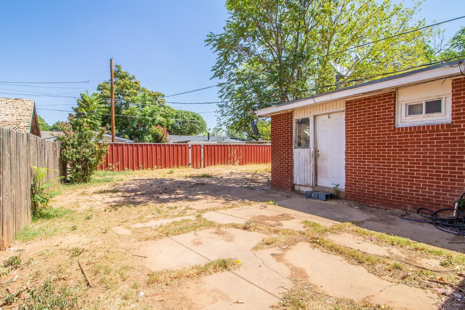 2714 62nd Street Lubbock, TX 79413 - Photo 26 of 28 a backyard of a house with lots of green space