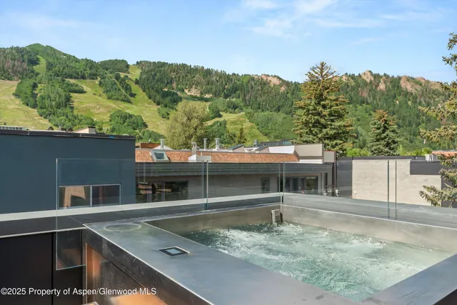 a view of utility room