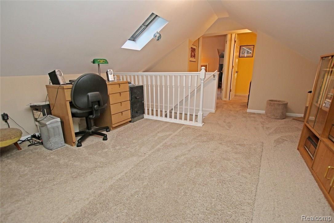 6233 East Potter Road Davison, MI 48423 - Photo 24 of 47 24) Upstairs Middle Room.jpg