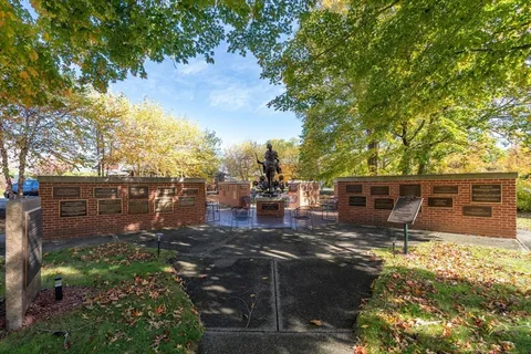 $875,000 | 2 Abbey Road, Unit 2, Sherborn, MA 01770