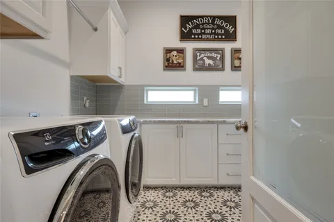 a view of a washer and dryer