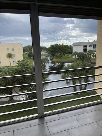 a view of an outdoor space