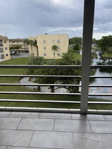 $1,600 | 8285 Sunrise Lakes Boulevard, Unit 310, Sunrise, FL 33322