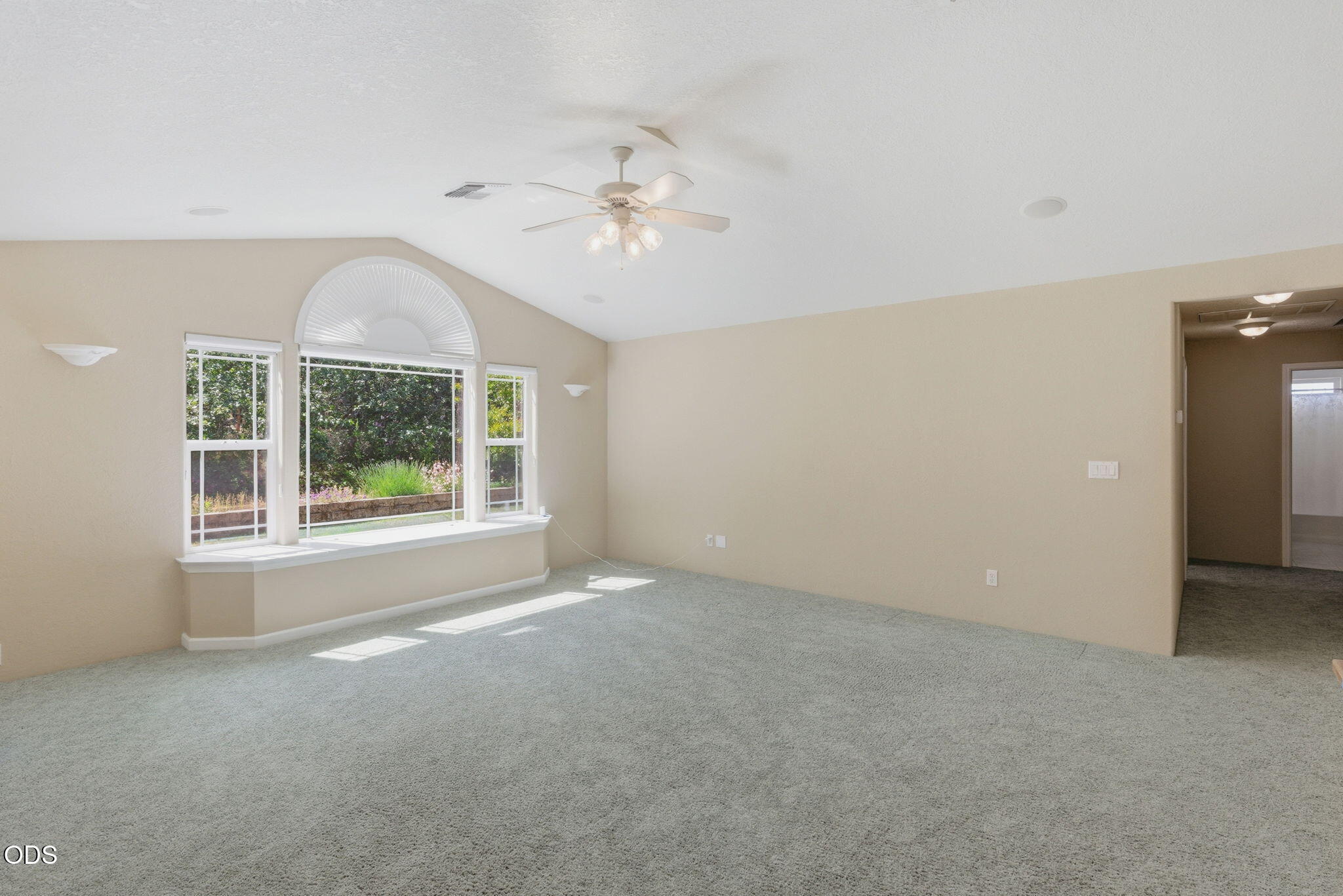 2738 Trinity Way Grants Pass, OR 97527 - Photo 12 of 42