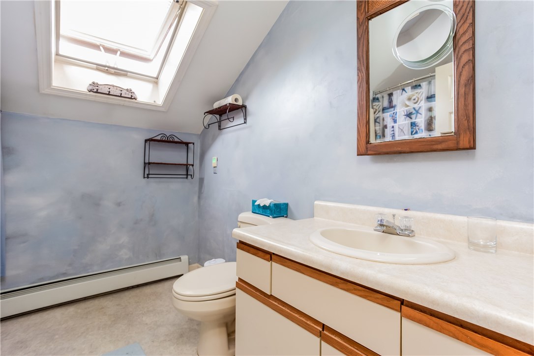 2066 Boston Neck Road North Kingstown, RI 02874 - Photo 21 of 35 Second floor full bath with tub/shower.
