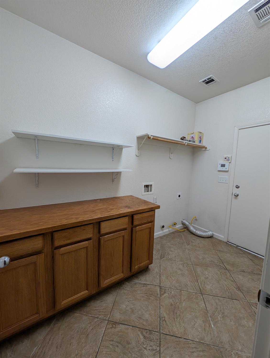 645 Sierra Avenue Reedley, CA 93654 - Photo 8 of 20