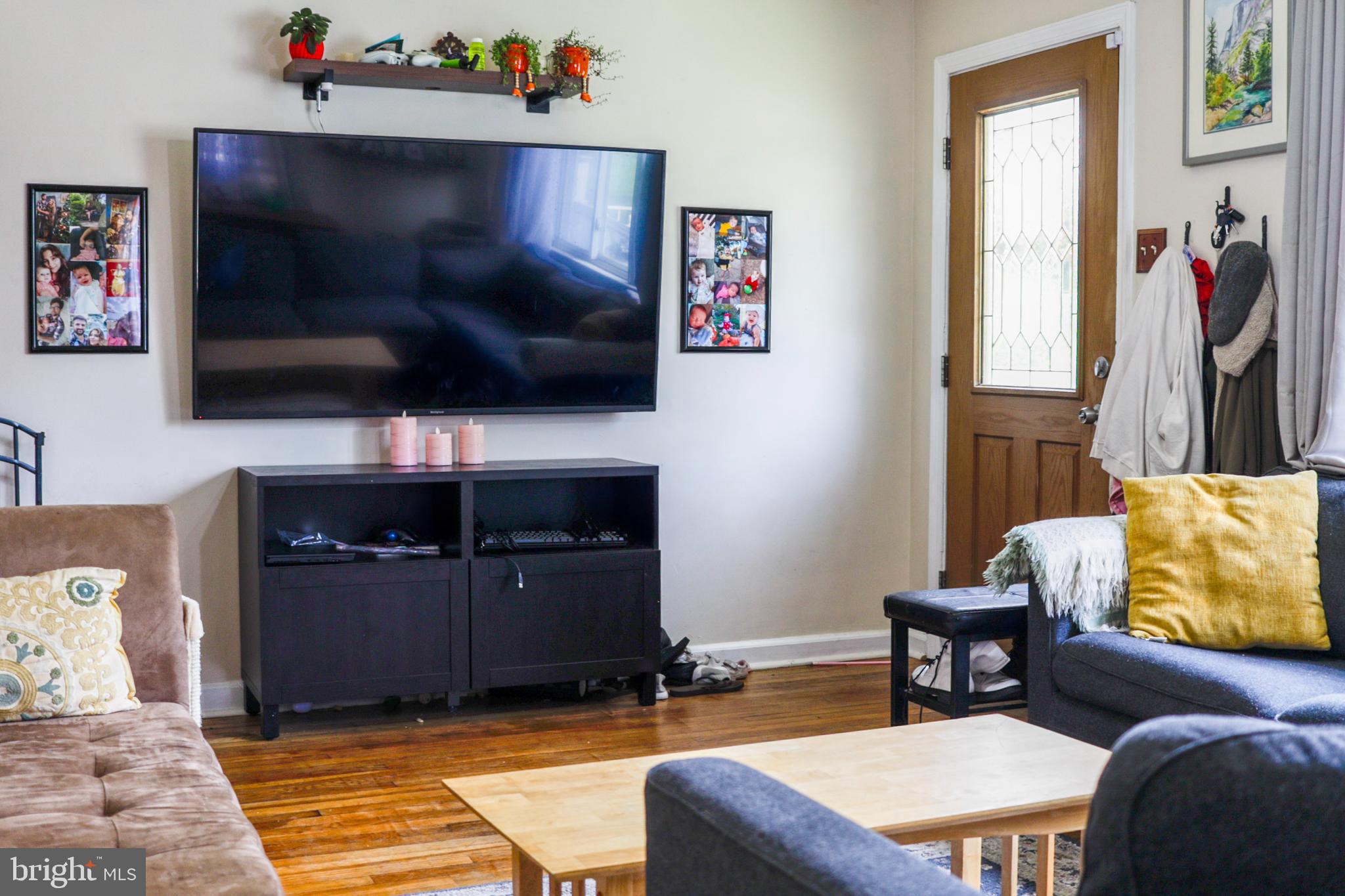 443 Vincent Road Willow Grove, PA 19090 - Photo 2 of 22