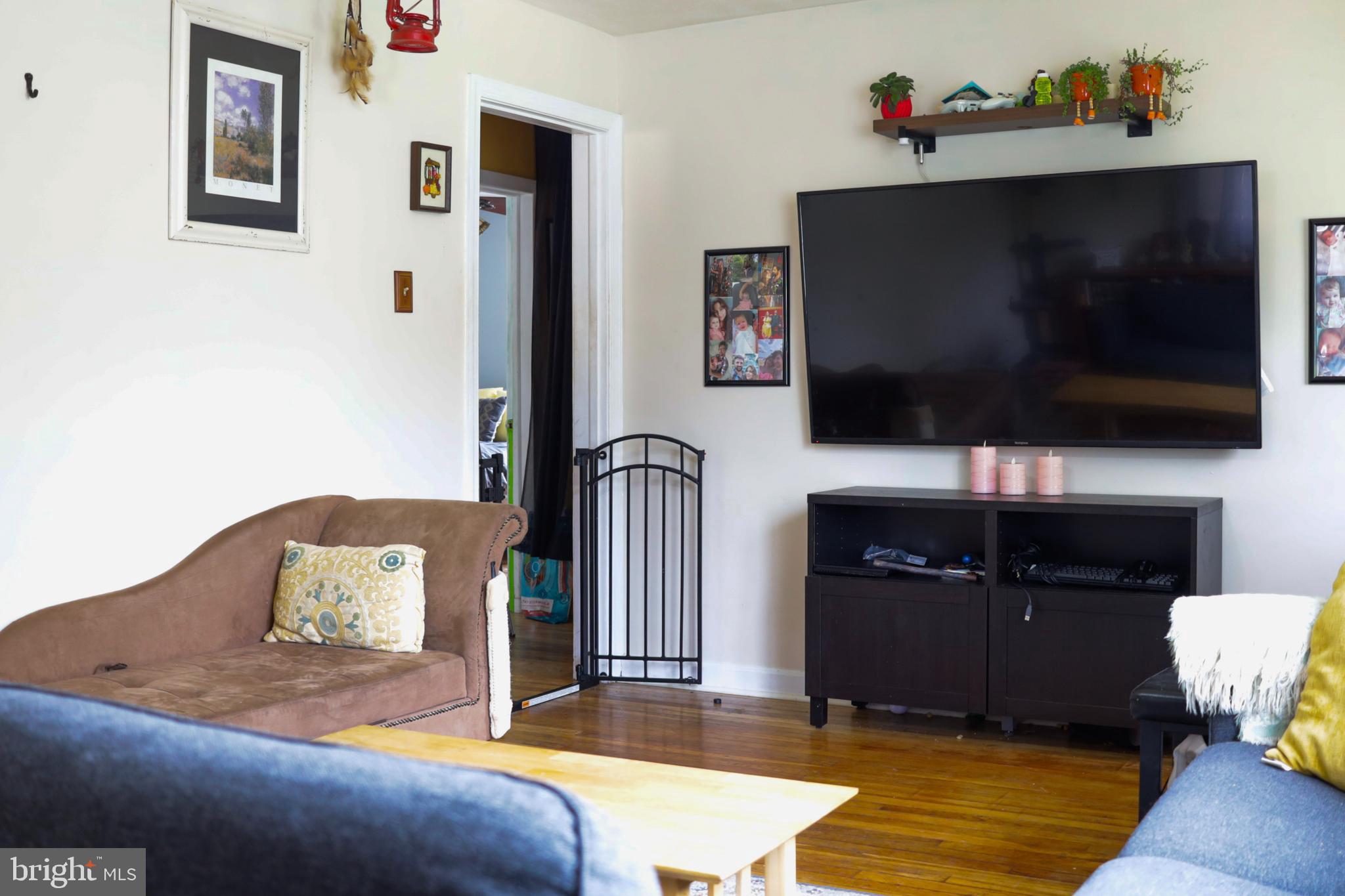 443 Vincent Road Willow Grove, PA 19090 - Photo 3 of 22