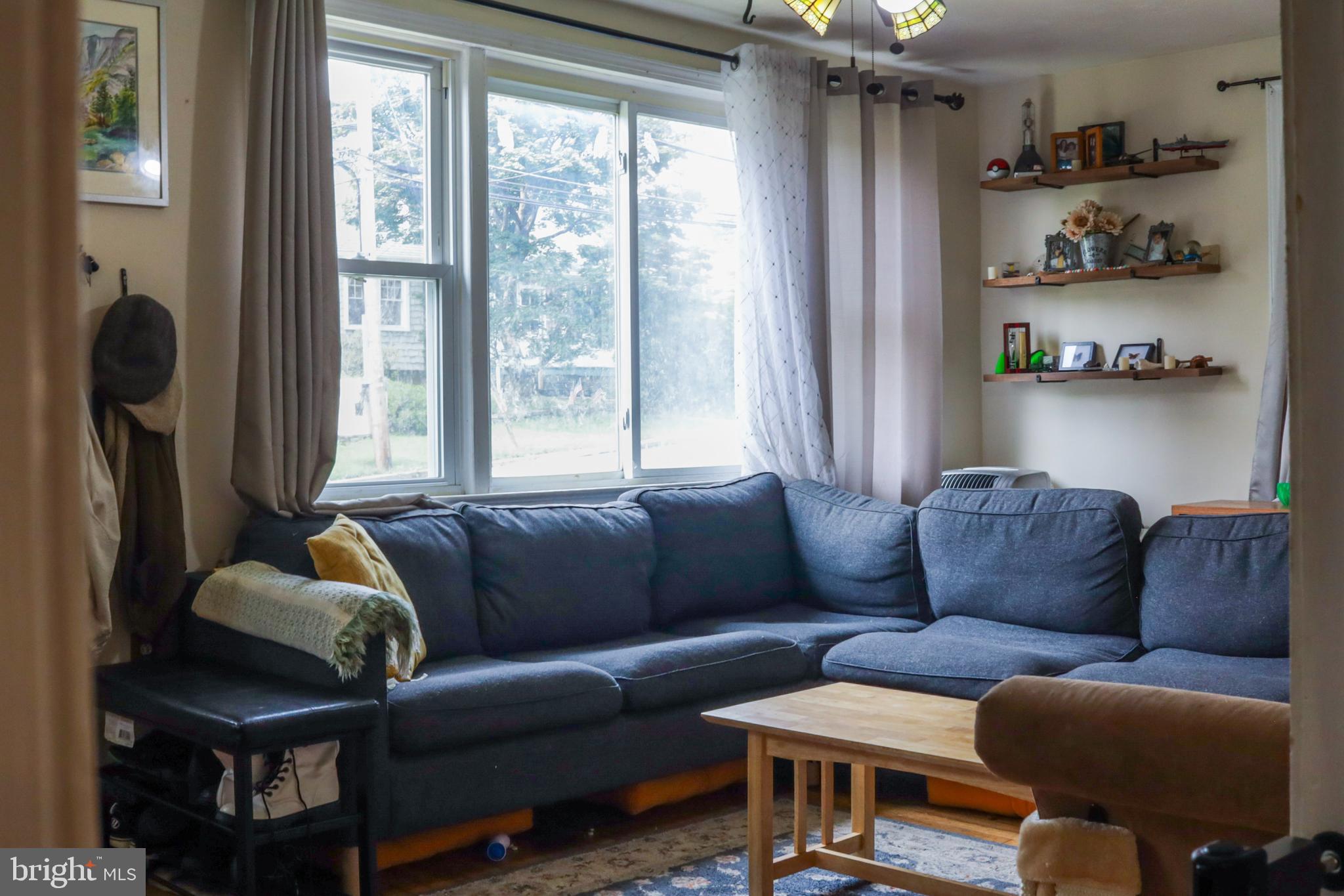 443 Vincent Road Willow Grove, PA 19090 - Photo 4 of 22