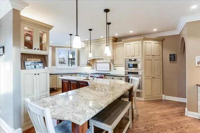 $1,249,000 | 27022 West Coventry Court, Lake Barrington, IL 60010