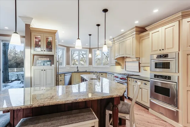 $1,249,000 | 27022 West Coventry Court, Lake Barrington, IL 60010