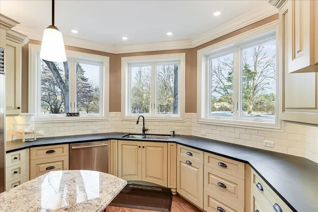 $1,249,000 | 27022 West Coventry Court, Lake Barrington, IL 60010